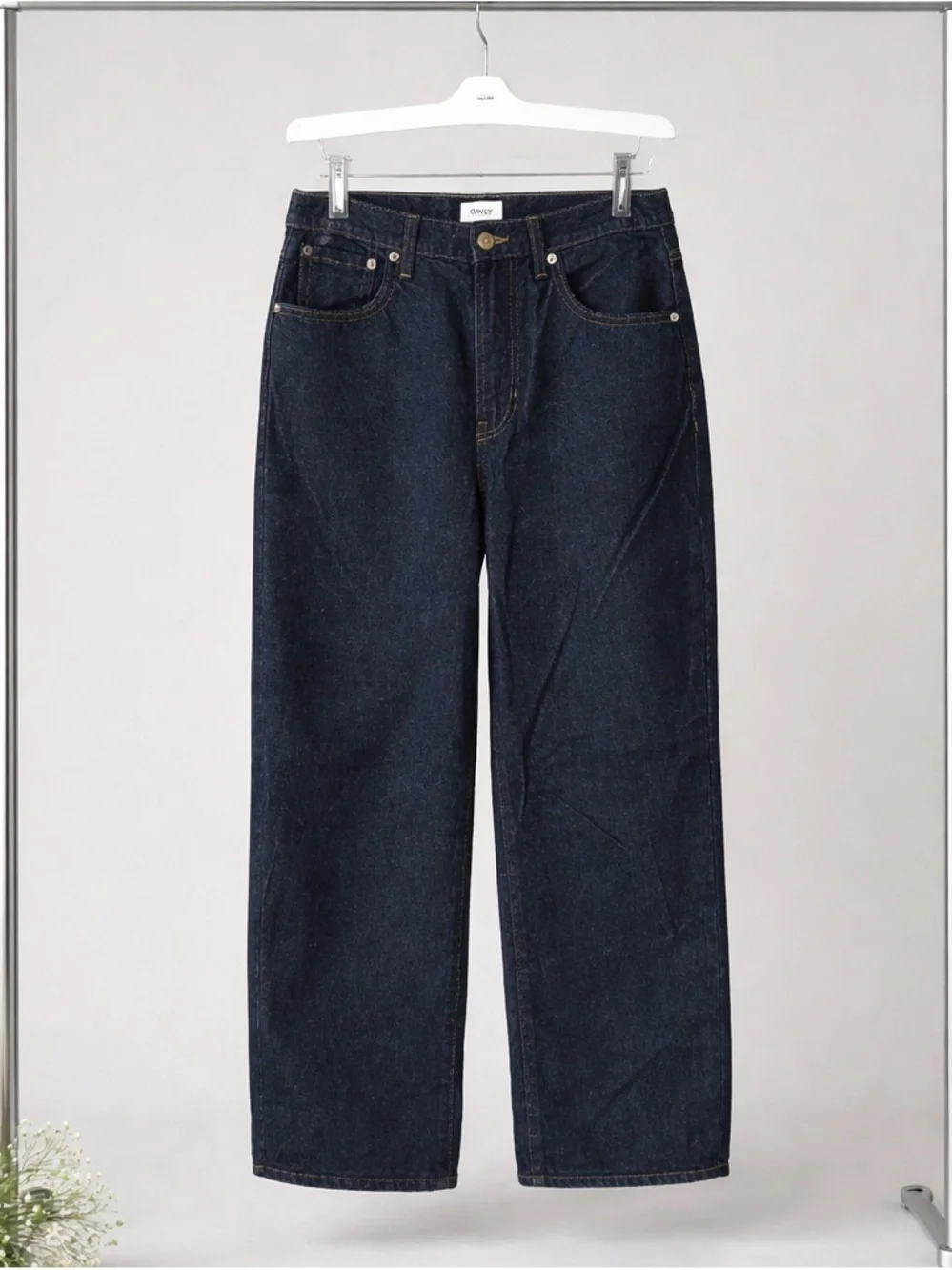 Classic High-Rise Blue Jeans - Versatile Everyday Style - Picture 2 of 14